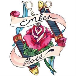 Ember Rose Hairstyle und Nageldesign