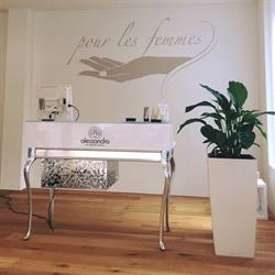 Pour Les Femmes Gmbh