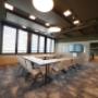 Creative Room mit Tischen in U-Form im Tagungs- und Eventcenter
