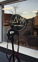 Be Happy Beauty by Laura Veghini