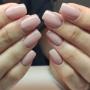 Maniküre mit Nagellack