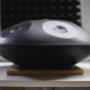Du bist vom mystischen Klang der Handpan fasziniert, möchtest Dir Dein erste Handpan kaufen und erstmal auf ein günstiges Modell setzen? Mit unseren top Preis/Leistungs Black Magic Handpans bieten wir eine preiswerte Option, um auch mit einem kleineren Budget in die magischen Klangwelten der Handpan einzutauchen, ohne dabei auf eine gute Klangqualität oder vielseitigen Spielstil verzichten zu müssen.

Du kannst die Black Magic Handpan im Handpan Showroom Kanton Zug - Schweiz ausprobieren und kaufen oder bei www.Handpan.World online bestellen.