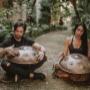 Die Spirit Wave Handpans stehen für ein besonders warmes Klangerlebnis. Deren sanften Töne, gewürzt mit einer vollmundigen Klangfarbe, gehen bis unter die Haut in jede Zelle. Der lang anhaltende und zugleich gut ausbalancierte Nachklang, auch bekannt als Sustain, sorgt für einen sphärischen Klangteppich - und das sowohl bei langsamerem als auch schnellerem Spielstil. Der volle, raumhaltende Klang schafft eine beruhigende, warme Atmosphäre.

Du kannst die Spirit Wave Handpan im Handpan Showroom Kanton Zug - Schweiz ausprobieren und kaufen oder bei www.Handpan.World online bestellen.