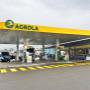 AGROLA Tankstelle und LAVEBA Shop in Frasnacht; grosse Überdachung; Fussgängerstreifen im Vordergrund; Fahrzeuge unter Überdachung