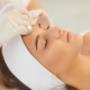 Ashai Kosmetik und Fabi's Hairstyling bieten ein umfassendes Schönheits- und Styling-Erlebnis unter einem Dach. In unserem Salon vereinen wir hochwertige Kosmetikbehandlungen mit professionellem Haarstyling, um Ihren individuellen Look perfekt zu machen. Von entspannenden Gesichtsbehandlungen und sorgfältigen Maniküren bis hin zu trendigen Frisuren, unser erfahrenes Team sorgt dafür, dass Sie sich von Kopf bis Fuß verwöhnt fühlen. Besuchen Sie uns für ein luxuriöses, ganzheitliches Schönheitserlebnis.