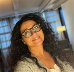 Frédérique Germain-Hypnose Genève centre. Spécialisée dans les blessures émotionnelles de l’enfance