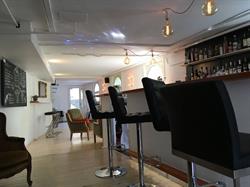 Lukas Bar