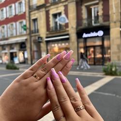 Tân Neuchâtel nail