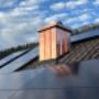 Photovoltaikanlage und Kaminbekleidung in Kupfer
