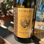 Somlói Hárslevelű 2013 trockener, reifer Weisswein mit kräftigem Goldton, Aromen von Lindenhonig, Maracuja, Mango Ananas und Vanille. Die mineralische Tiefe des vulkanischen Terroirs prägt seine Struktur. Trotz langer Flaschenreife zeigt er Frische,