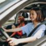 Laden Sie Ihr Elektroauto ganz einfach, bequem und sicher zu Hause auf – an Ihrer eigenen Ladestation, mit Ihrem selbst erzeugten Strom vom Dach und mithilfe der smarten Steuerung. Die Ladestation lädt Ihr E-Auto gemäss Ihren Wünschen.