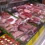 Tresen mit einer grossen Auswahl an Fleisch