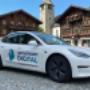 Gebrandetes Fahrzeug von gemeinsam DIGITAL – unterwegs für Digitalisierung und KI-Beratung bei Schweizer KMU.