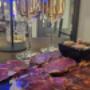 Ein eleganter Genussmoment im Herzen der Zürcher Altstadt: Feinste Ibéricos – darunter Jamón, Lomo und Chorizo – treffen auf ein Glas spanischen Cava. Serviert im stilvollen gold-schwarzen Ambiente der Reserva Lounge im Niederdorf. Perfekt für Gen