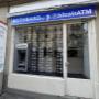Accès piéton vers le cajero Bitcoin / ATM crypto, localisation pratique en centre-ville.