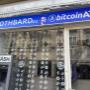 Détail du distributeur permettant de vendre du Bitcoin contre des espèces en quelques étapes.
