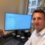 Collaborateur Unirise bureau travail écran Genève