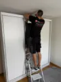 Montage von Schranktüren
