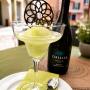 Unser Hausdessert, erfrischendes Basilikumsorbet trifft auf prickelnden Chinsecco aus dem Wallis. Leicht, aromatisch und überraschend, ein besonderer Abschluss für einen genussvollen Abend.